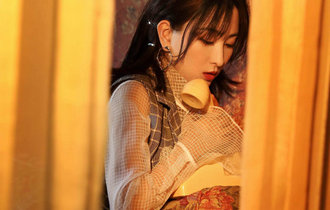 马苏复古杂志封面曝光 优雅从容散发魅力