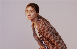 刘芸杂志曝光 恬静悠然飒爽