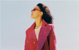 周迅巴黎街拍 浪漫洒脱呈现电影质感