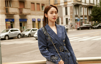 张佳宁灯芯绒西装御姐范十足