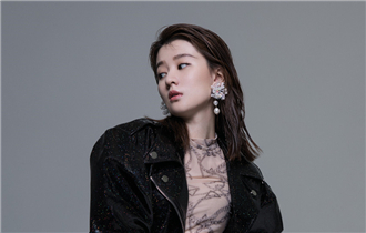 乔欣湿发解锁海外大刊金九封面