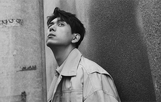 李现解锁全新封面 演绎质感黑白大片