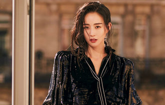 张钧甯巴黎时装周看秀 法式波点黑裙浪漫复古