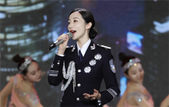 韩雪录制公安部春晚高歌《卫士心语》