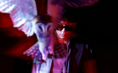 易烊千璽封面寫真 黑色動物主題創意十足