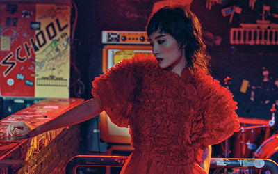 宋佳短發復古大片 詮釋朋克女郎