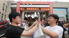 新华全媒+丨湖南娄底：四胞胎&ldquo;国泰民强&rdquo;完成高考