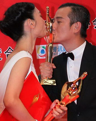 新科帝后洒泪吻奖杯 文章欢乐调侃白百合