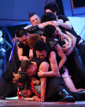 首演海量演出照曝光