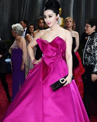 奥斯卡红毯范冰冰粉色礼服 大秀香肩雪肤