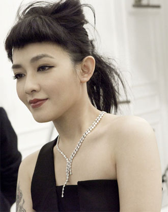 金像奖特刊致敬菲林拍胶片封面 杨千嬅范晓萱备战