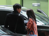 陈思成佟丽娅获豪车接驾