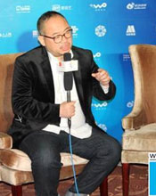 张一白接受采访