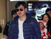 佟大为四川拍戏 抵京报平安