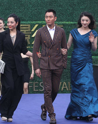 《甄嬛传》剧组走上红毯