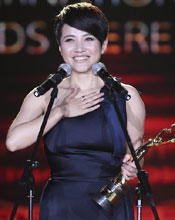 颜丙燕激动领奖