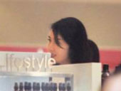 黎姿淡妆逛街少妇清纯如少女