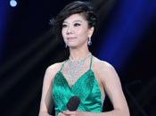 东晓出场 演唱独具风格