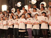 选手同唱《让世界充满爱》