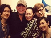 梁洛施与"干爹"黄秋生等欢聚