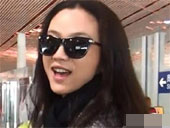 汤唯气质出众皮肤靓任拍照