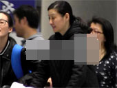 徐帆素颜抵京 尤显消瘦高挑