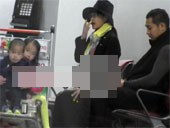 赵文卓一家四口回京儿女依偎