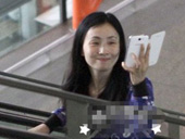 陶虹素颜回京调皮对拍