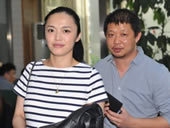 姚晨顶孕肚助阵母校活动