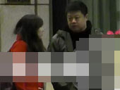 马东深夜携年轻美女出入酒店