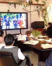 领导与评委观看入选节目