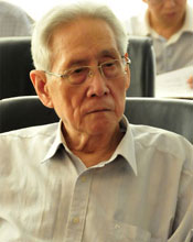 刘习良观看参赛作品