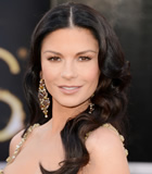 凯瑟琳·泽塔-琼斯金裙闪亮贵气十足