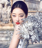 于小彤蒋梦婕登《费加罗》眼神魅惑 引领前卫风潮