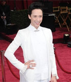 美国花样滑冰运动员约翰尼&middot;威尔亮相红毯