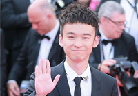 一群影帝包围中，90后董子健初战戛纳
