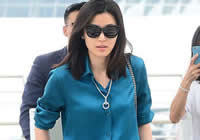 全智贤出发前往戛纳影展 知性打扮气场十足