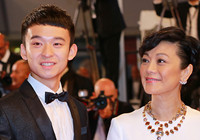 《山河故人》戛纳首映红毯 董子健青春俏皮