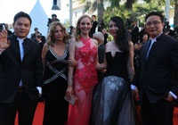 《夜北京》主创亮相戛纳国际电影节红毯