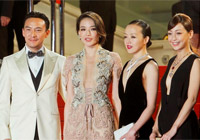 《聂隐娘》戛纳首映红毯 舒淇裸色礼服深V惊艳