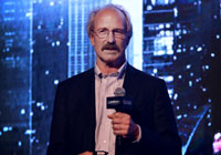 威廉&middot;赫特站台游族影业 陆川蜜月期送祝福