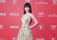 徐娇亮相上影节闭幕红毯 轻熟女造型展唯美气质