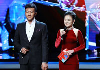 胡军跨界主持上影节 开启逗比模式笑哭观众