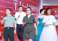 《邓小平登黄山》亮相上海电影节闭幕式红毯