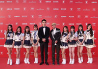 《爱之初体验》"颜袭"上影节 帅哥美女闪耀红毯