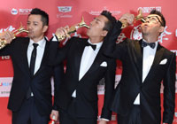 邓超《烈日》折桂金爵 告白角色：这个奖是你的