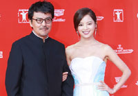 辛芷蕾亮相上影节 与孙周&ldquo;牵手&rdquo;黑白配抢镜