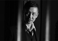 組圖：黃志忠黑白質感劇照曝光 目光冷峻深邃