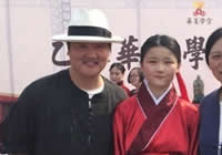 孫楠參加女兒成人禮 買寶瑤著漢服向父親奉茶