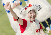 眾女神那達慕大會射箭摔跤抓羊 林青霞顯神威